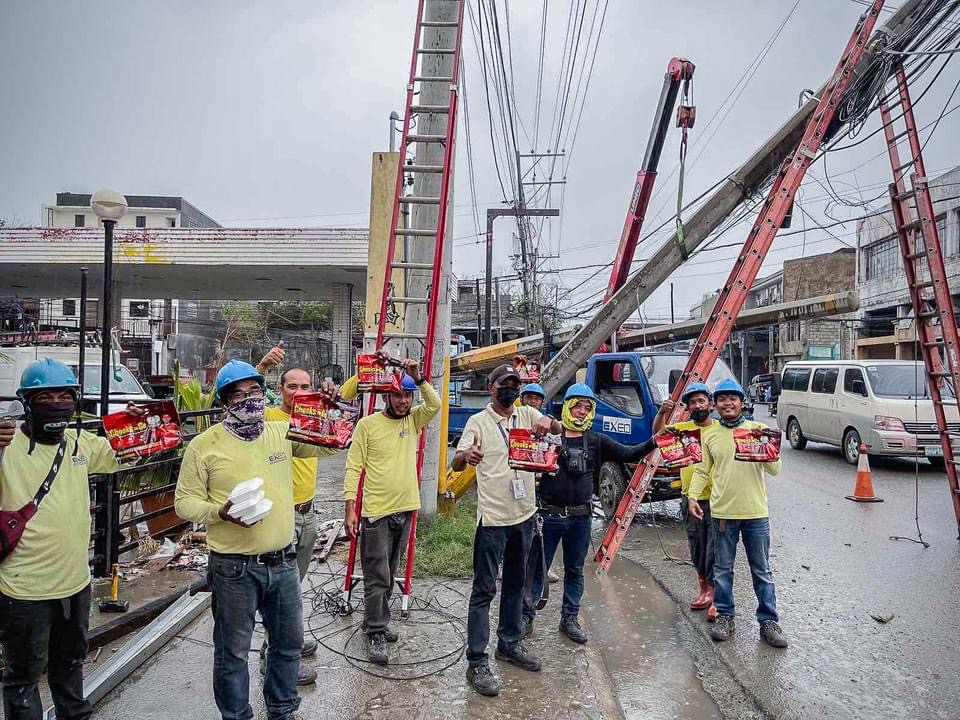 Chooks-to-Go gives back to Cebu linesmen