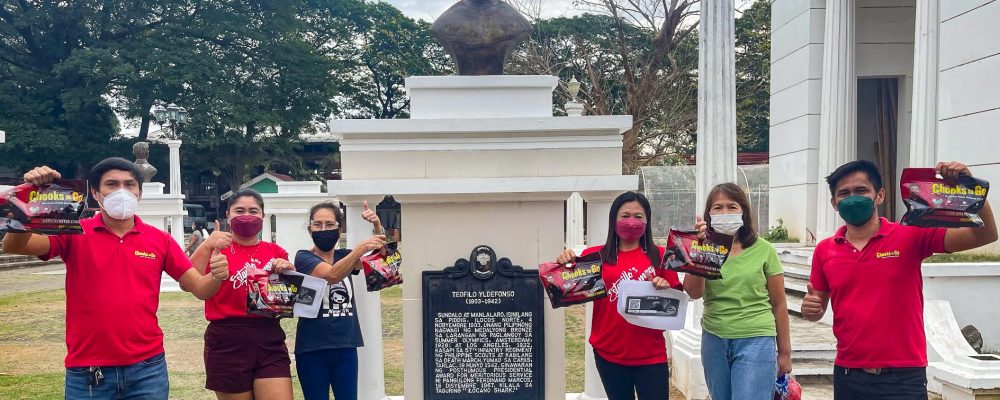 Residents of Piddig, Ilocos Norte receive Chooks-to-Go chicken from the heirs of Teofilo Yldefonso, first Filipino Olympic medalist
