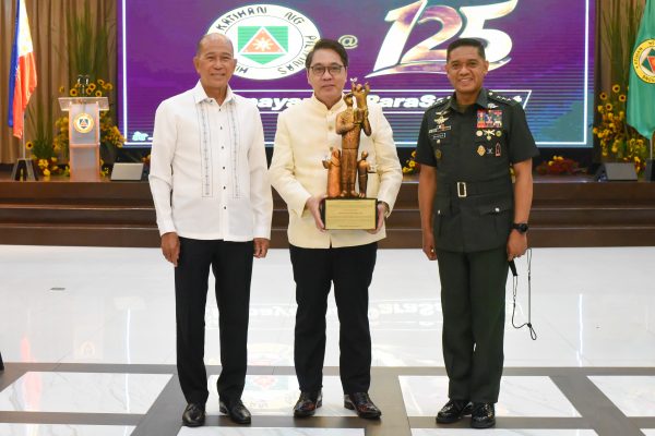 Philippine Army Confers Stakeholders Award on BAVI